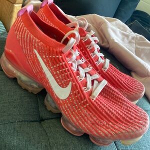 Nike VaporMax FlyKnit 3 in Red